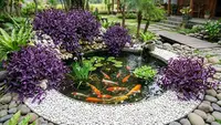 10 Inspirasi Kolam Minimalis dengan Tanaman Pinggir Berwarna Ungu, Elegan dan Menenangkan