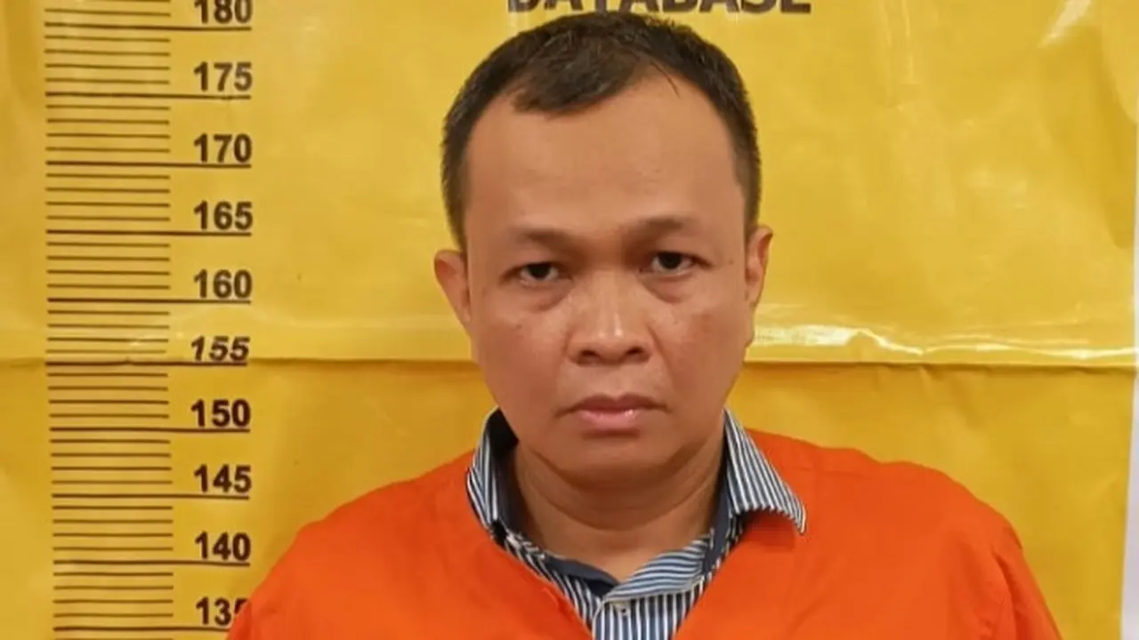 Mantan Pimpinan Cabang BNI Bengkalis yang ditangkap Polda Riau karena korupsi kredit usaha rakyat.