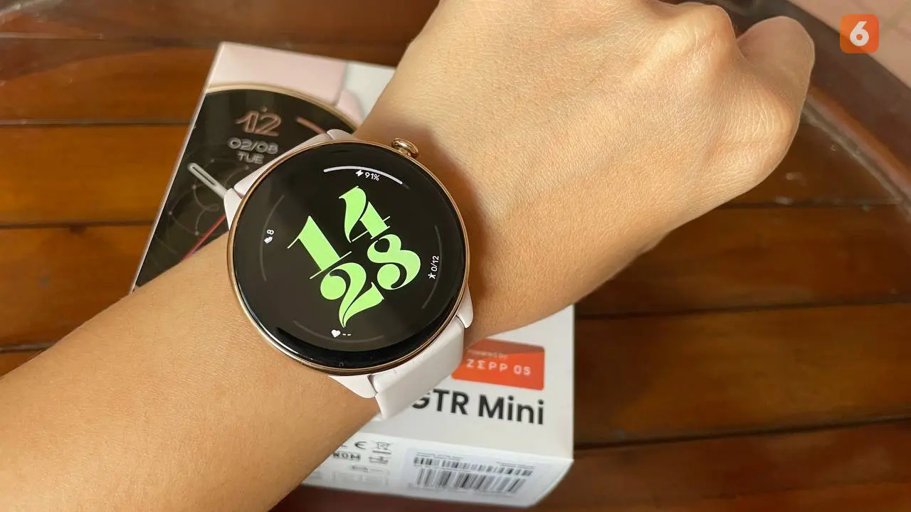 Amazfit GTR Mini, smartwatch Rp 1 jutaan yang memiliki 120 mode olahraga dan baterai tahan hingga 14 hari (Liputan6.com/ Agustin Setyo Wardani).