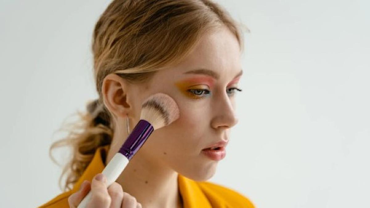 Tips Pakai Blush Sesuai Bentuk Wajah agar Hasilnya Makin Flawless