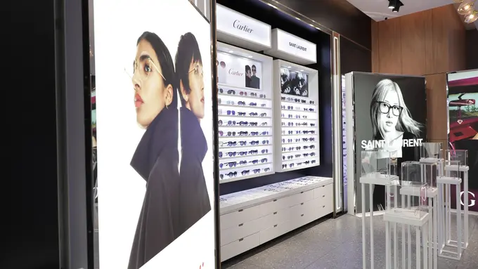 Warna-warni Koleksi Kacamata Terbaru Kering Eyewear Fall Winter 2022