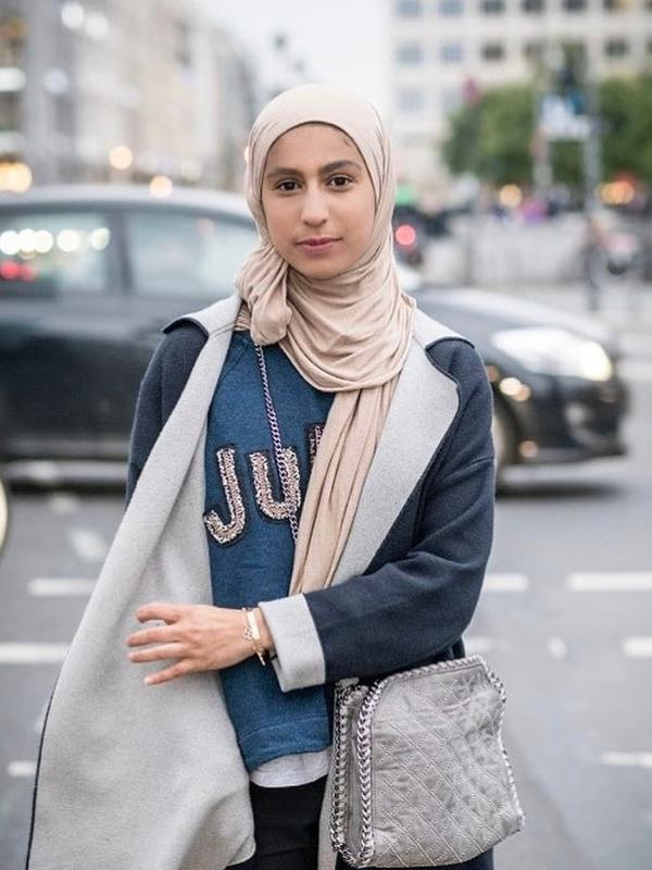 Rayouf Alhumedhi, Remaja Penggagas Emoji Hijab (sumber: instgram/@rayoufalhumedhi)