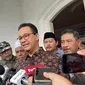 Anies Baswedan usai hadir di Silaturahmi dan Perayaan Hari Raya Idul Adha bersama Masyarakat Peduli Jakarta, Pekayon Raya, Jakarta Selatan, Rabu (19/6/2024). (Liputan6.com/Winda Nelfira)