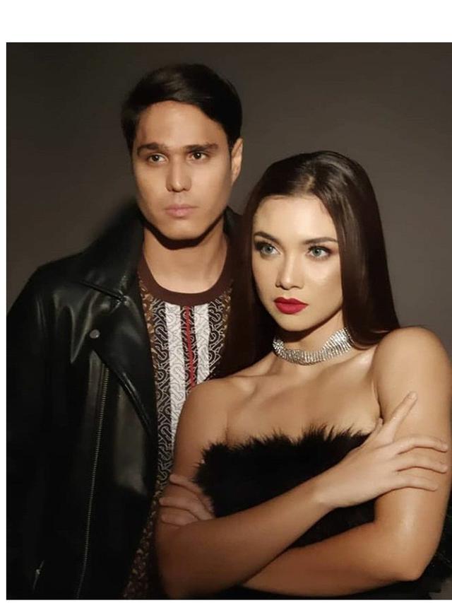 7 Gaya Pemotretan Angela Gilsha dan Mischa Chandrawinata, Curi Perhatian