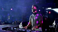 Calvin Harris tampil di atas panggung dalam pesta FanDuel Super Bowl yang didukung oleh Spotify pada tanggal 09 Februari 2024 di Las Vegas, Nevada. (AFP/GETTY IMAGES/David Becker)