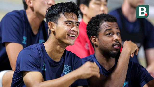 Foto: Pratama Arhan Urung Main saat Suwon FC Jajal Bhayangkara FC di Laga Uji Coba