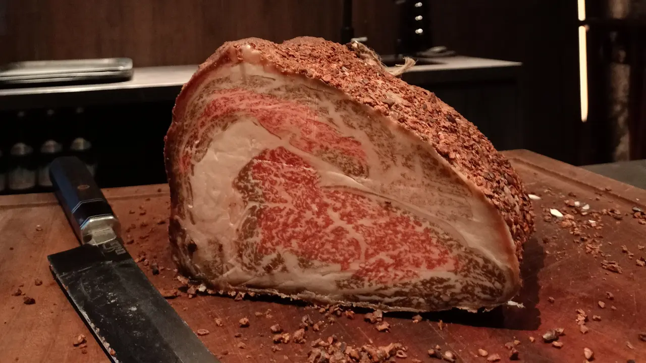 Dari TikTokers Daging, Dims The Meatguy Sajikan Steak Sempurna dengan Teknik Dry Aging