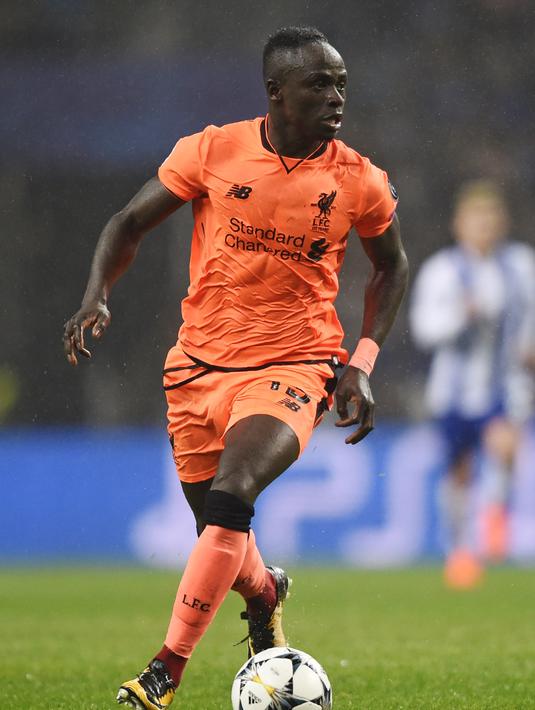 2. Sadio Mane - Biaya 34 juta Pounds dikeluarkan The Reds demi menikmati jasa pemain Senegal ini. Musim lalu ia menjadi pemain terbaik Liverpool dengan 13 gol yang ia ciptakan. (AFP/Miguel Riopa)