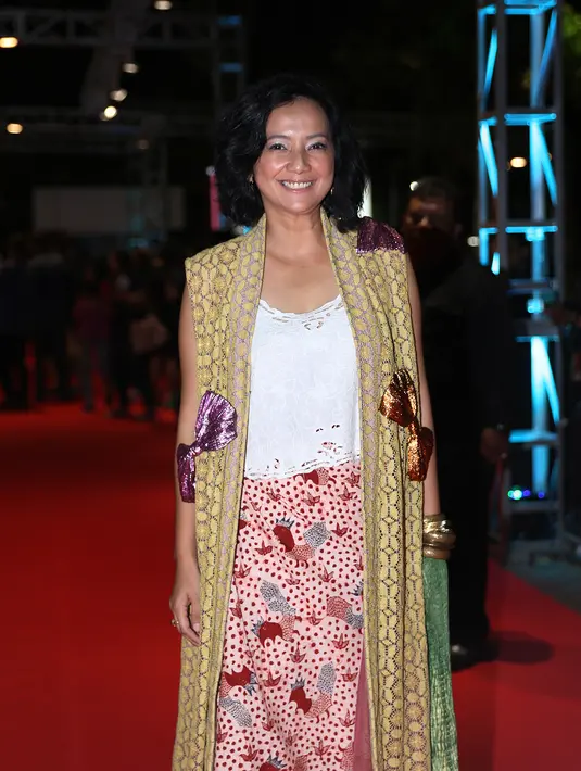 Rasa penasaran juga dirasakan oleh artis senior, Cut Mini Theo (42). Ia rela ke Yogyakarta demi menghadiri penayangan perdana film AADC2. (Andy Masela/Bintang.com)