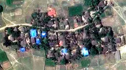 Desa Kyet Yoe Pyin yang dihuni oleh minoritas muslim Rohingya sebelum dibakar pada 30 Maret 2016. Human Rights Watch menyatakan sebanyak 430 bangunan hancur di tiga desa di kabupaten Maungdaw. (Copyright 2016 Human Rights Watch/REUTERS)