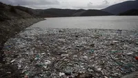 Sampah dan Botol Plastik Cemari Waduk Badovc Kosovo