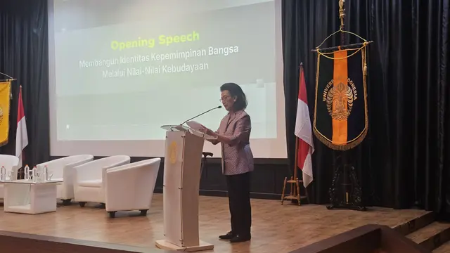 Wakil Ketua DPD Bidang Otonomi Daerah, Politik, dan Hukum, Gusti Kanjeng Ratu (GKR) Hemas saat mengisi kegiatan National Leadership Camp 2026, di Vokasi UI, Depok. (Liputan6.com/Dicky Agung Prihanto)