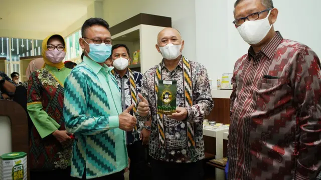 Menteri Koperasi dan UKM Teten Masduki saat melakukan kunjungan kerja ke Gedung UMKM Center Kota Pontianak, Minggu (28/3/2021).