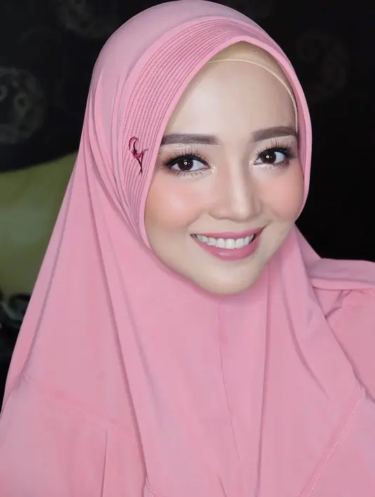Nuri Maulida diketahui sedikit tertutup dengan kehidupan pribadinya. Meski sudah berumur 34 tahun, Nuri Maulida masih terlihat cantik dan awet muda ya. (Liputan6.com/IG/@nurimaulida)