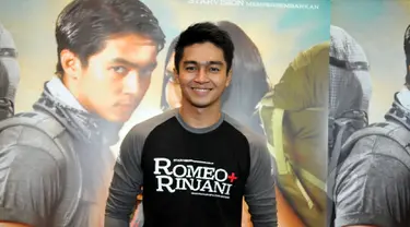 Aktor muda Indonesia, Deva Mahenra saat acara press screening film Romeo+Rinjani di Epicentrum Walk, Kuningan, Jakarta, Selasa (21/4/2015). Film yang mulai tayang 23 April mendatang itu mengekspos keindahan Gunung Rinjani. (Liputan6.com/Panji Diksana)