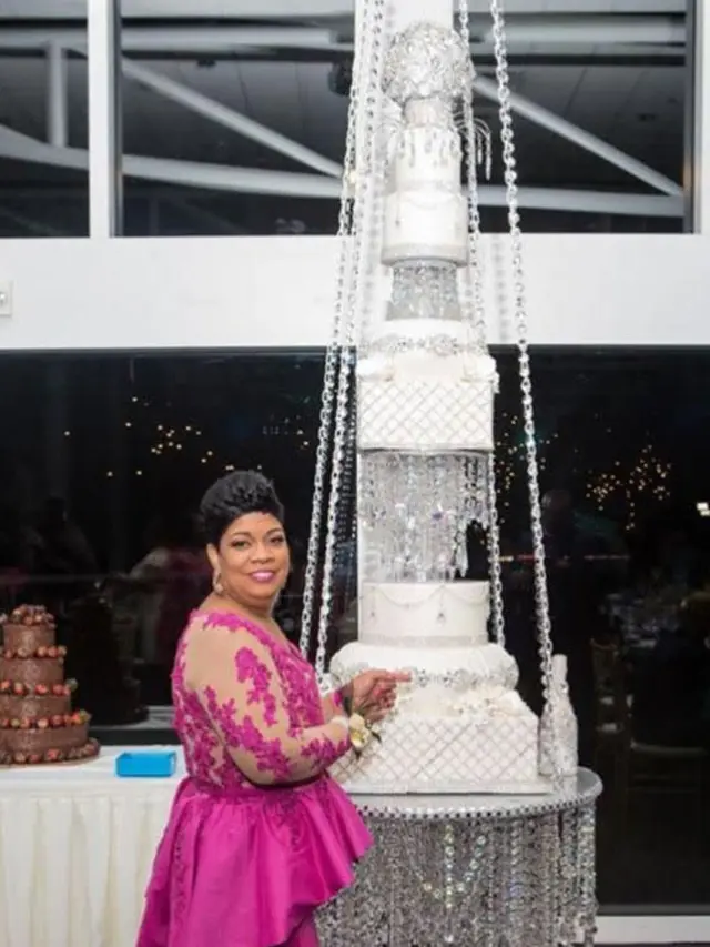 Cerita Chandelier Cake