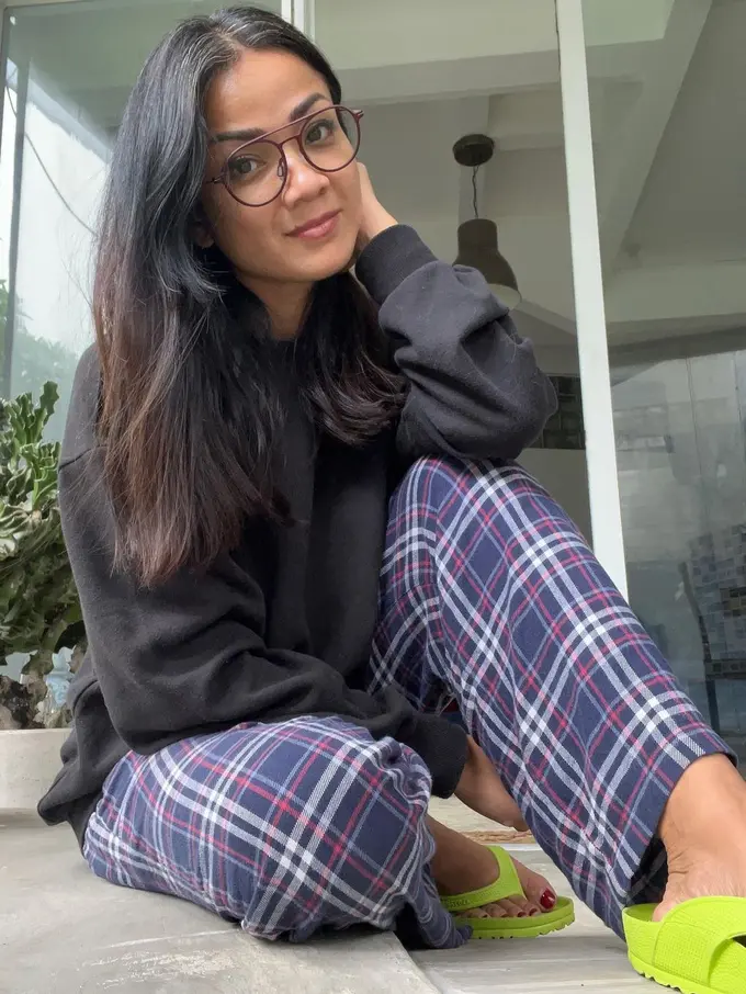 Nirina Zubir menikmati waktu bermalasan (Instagram/nirinazubir_)