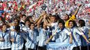 Argentina. Argentina menjadi negara yang berhasil mengoleksi trofi terbanyak di ajang Piala Dunia U-20 dengan 6 trofi, yaitu pada edisi 1979, 1995, 1997, 2001, 2005 dan 2007. Dua trofi terakhir diraih Arentina bersama pemain-pemain yang kini masih tenar. Lionel Messi bersama Sergio Aguero masuk dalam skuad 2005, sementara pada edisi 2007 Argentina diperkuat Sergio Aguero dan Angel Di Maria. (AFP/Getty Images/Dave Sandford)