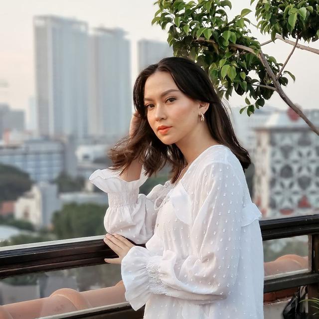 6 Artis Ini Tak Pernah Tahu Sosok Ayah Sejak Kecil, Dibesarkan Oleh Ibunda