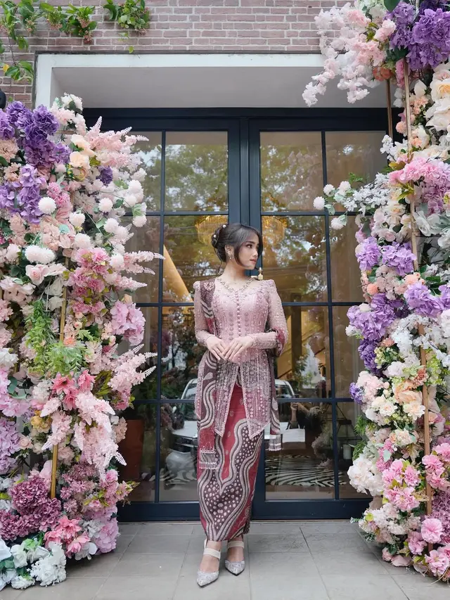 Potret Fuji di Pertunangan Frans Faisal Sang Kakak (credit: instagram/fuji_an)