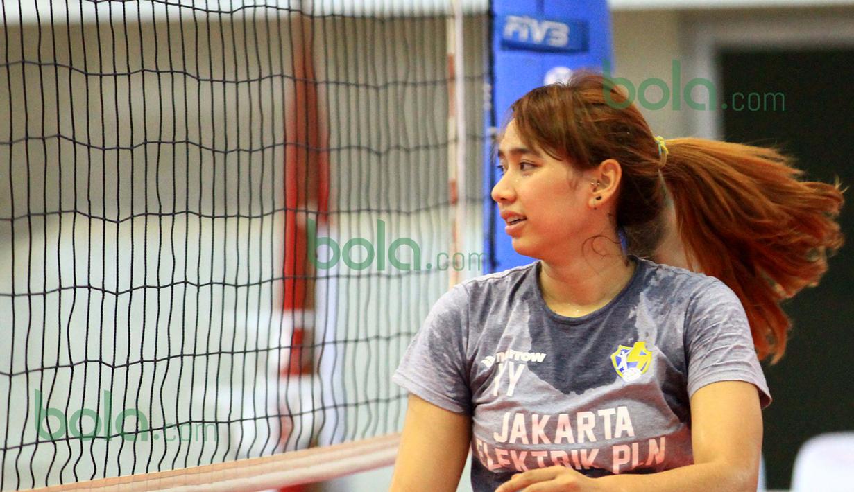 Menjadi juara bersama Jakarta Elektrik PLN menjadi target tertinggi Yolla Yuliana di Proliga 2016. (Bola.com/Nicklas Hanoatubun)
