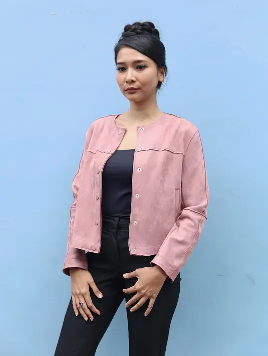 "Bukan ganti nama sih tapi balik nama ke nama asli, nama KTP. Jadi berita yang beredar salah, ada yang bilang ganti nama tapi ini harusnya balik nama," kata Dita alias Mey Chan. (Nurwahyunan/Bintang.com)