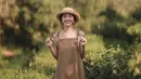 Artis Thailand kelahiran 16 Mei 1992 ini gaya penampilan cantik memesona. Seperti saat Davika Hoorne saat berkebun. Kesukaannya terhadap perkebunan membuat Davika berkebun ini tuai atensi. Davika yang menawan ini banjir pujian dari penggemarnya. (Liputan6.com/IG/@davikah)