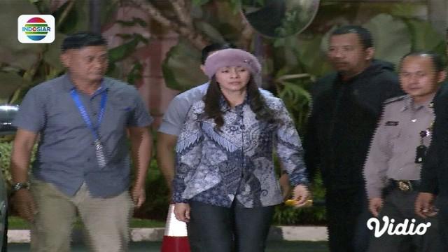 Ditangkap KPK, Bupati Talaud Sri Wahyumi mengaku tak tahu menau terlibat kasus suap apa.