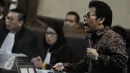 Saksi ahli toksikologi dari Universitas Indonesia (UI) Budiawan memberikan penjelasan pada sidang lanjutan terdakwa Jessica Wongso di PN Jakarta Pusat, Rabu (14/9). Budiawan dihadirkan kubu Jessica untuk meringankan terdakwa. (Liputan6.com/Faizal Fanani)