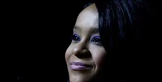 Bobbi Kristina Brown, putri tunggal dari mendiang penyanyi Whitney Houston, meninggal dunia pada usia 22 tahun. (via Buzzfeed.com)