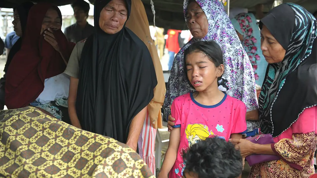 20161207-Evakuasi-Korban-Gempa-Aceh-AFP 