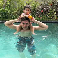 Bukan hal aneh jika Verrell Bramasta kerap menjadi sorotan publik. Selain soal kisah cintanya, terbaru adalah soal kegiatannya bersama Vania Athabina. Terbukti, kalau selain tampan, Verrell juga menyayangi anak kecil. (Instagram/bramastavrl)