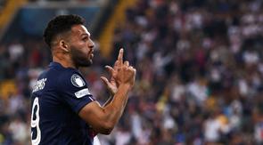 Pemian PSG, Goncalo Ramos melakukan selebrasi setelah mencetak gol penyeimbang 2-2 ke gawang Tottenham Hotspur dalam laga final UEFA Super Cup yang berlangsung di Bluenergy Stadium, Udinese, Italia, Rabu (13/08/2025) waktu setempat. (AFP/Franck Fife)