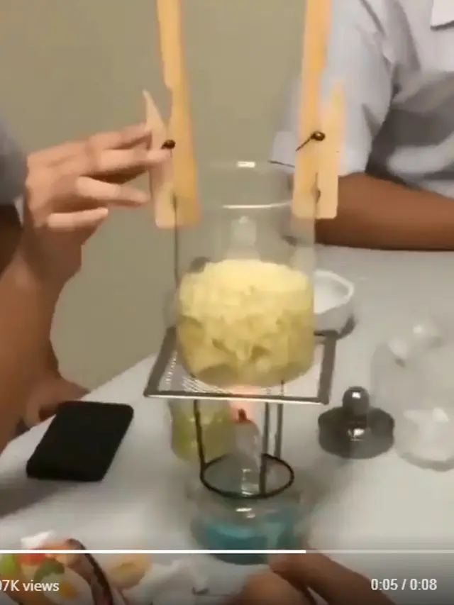 Kocak, Aksi Siswa Masak Mi Instan Saat Praktikum Kimia