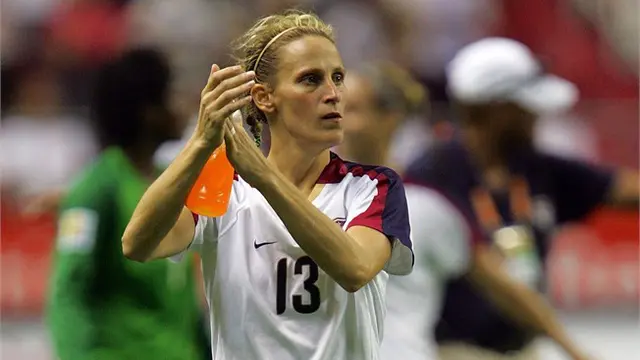Legenda Sepak Bola Wanita AS Yang Menakutkan Di Lini Tengah(Udah)