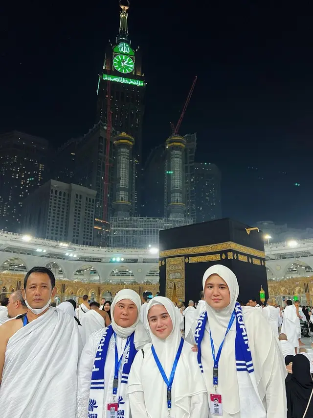7 Potret Tissa Biani dan Keluarga Jalani Ibadah Umroh, Penuh Haru Bahagia