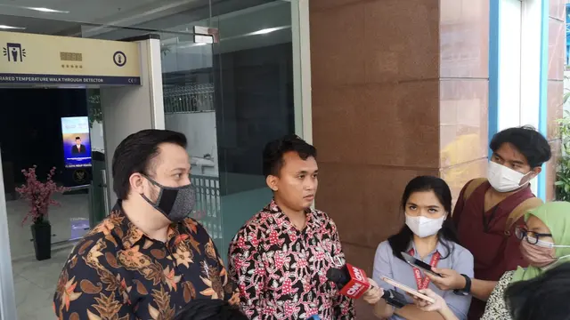 Komisioner KPU Idham Holik diadukan ke DKPP atas tuduhan melakukan intimidasi terhadap anggota KPUD. (Merdeka.com/Alma Fikhasari)