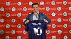 Pesepakbola Swiss Xherdan Shaqiri diperkenalkan sebagai pemain terbaru yang ditunjuk untuk klub Amerika Serikat (MLS), Chicago Fire FC selama konferensi pers di Chicago, Illinois, pada 21 Februari 2022. Shaqiri diikat kontrak hingga 2024 mendatang. (KAMIL KRZACZYNSKI / AFP)