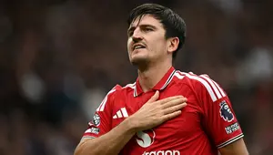Gary Neville Peringatkan Michael Carrick: MU Terlalu Mudah Kebobolan
