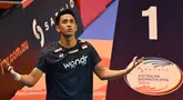 Reaksi tunggal putra Indonesia, Alwi Farhan, bereaksi saat tinjauan poin game melawan Dong Tian Yao (Tiongkok) di final turnamen bulu tangkis Australia Open 2026, Sydney, pada Minggu 14 Juni 2026. (Saeed KHAN/AFP)