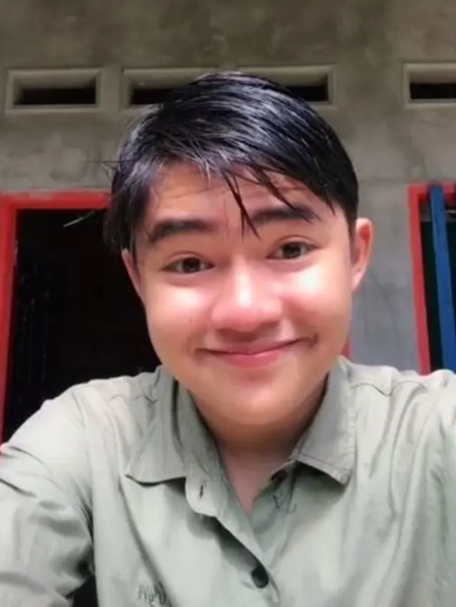 Disebut Mirip Amanda Manopo Versi Cowok, Ini 6 Potret Sabri Anto