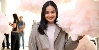 Sebagai remaja, Syifa Hadju mengaku selama ini lebih banyak mencari kebutuhan fesyen di mall ketimbang di butik, Factory Outlet maupun distro. (Nurwahyunan/Bintang.com)