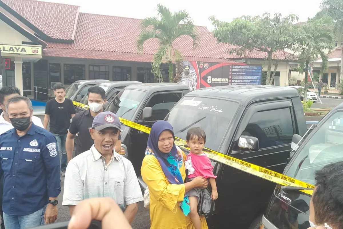 Sebanyak tujuh kendaraan bak terbuka jenis pick up berhasil diungkap petugas Polres Tasikmalaya yang berasal dari Tasikmalaya, Ciamis, Garut dan Sumedang dalam rilis kasus di Mapolres Tasik. (Liputan6.com/Jayadi Supriadin)