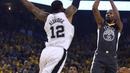 Kevin Durant melepaskan tembakan melewati adangan pemain San Antonio Spurs, LaMarcus Aldridge pada playoffs NBA Basketball di Oracle Arena, Oakland, California, (16/4/2018). Warriors menang 116-101. (AP/Ben Margot)
