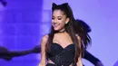Konser Ariana kali ini diadakan di Parque Viva di San Jose (9/7/2017), yang merupakan lanjutan tur musiknya yang bertajuk “Dangerous Woman Tour”. Sebelumnya sempat tertunda karena kejadian di Manchester lalu. (AFP/Bintang.com)