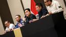 Ketua Umum PSSI, Erick Thohir (tengah) memberikan keterangan dalam konferensi pers terkait rencana baru perkembangan Timnas Indonesia yang berlangsung di Menara Danareksa, Kemayoran, Jakarta Pusat, Senin (06/01/2025). Dalam acara tersebut juga dihadiri oleh Manajer Timnas Indonesia Sumardji, Waketum PSSI Zainudin Amali, Sekjen PSSI Yunus Nusi, dan Exco Arya Sinulingga. (Bola.com/Bagaskara Lazuardi)