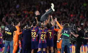 Ini menjadi gelar Liga Spanyol back-to-back bagi Barcelona dan pelatih Hansi Flick. (AFP/Josep Lago)