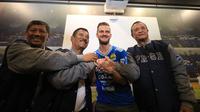 Rene Mihelic saat dikenalkan secara resmi jadi bagian Persib di Bandung, Selasa (7/5/2019). (Bola.com/Erwin Snaz)