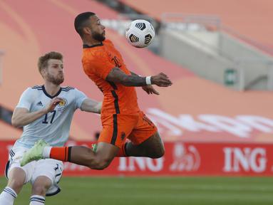 Pada 10 menit pertama, Belanda belum menemukan ritme permainan mereka. Pada sisi lain, Skotlandia tampil dengan permainan apik dan berbahaya. (Foto: AP/Miguel Morenatti)