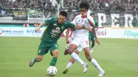 Persebaya Surabaya sukses menggasak sang rival, Arema FC, dalam pekan ke-13 BRI liga 1 2023/2024. Bajul Ijo menang 3-1 atas Singo Edan di Stadion Gelora Bung Tomo, Surabaya, Sabtu (23/9/2023) sore. (Bola.com/Aditya Wany)